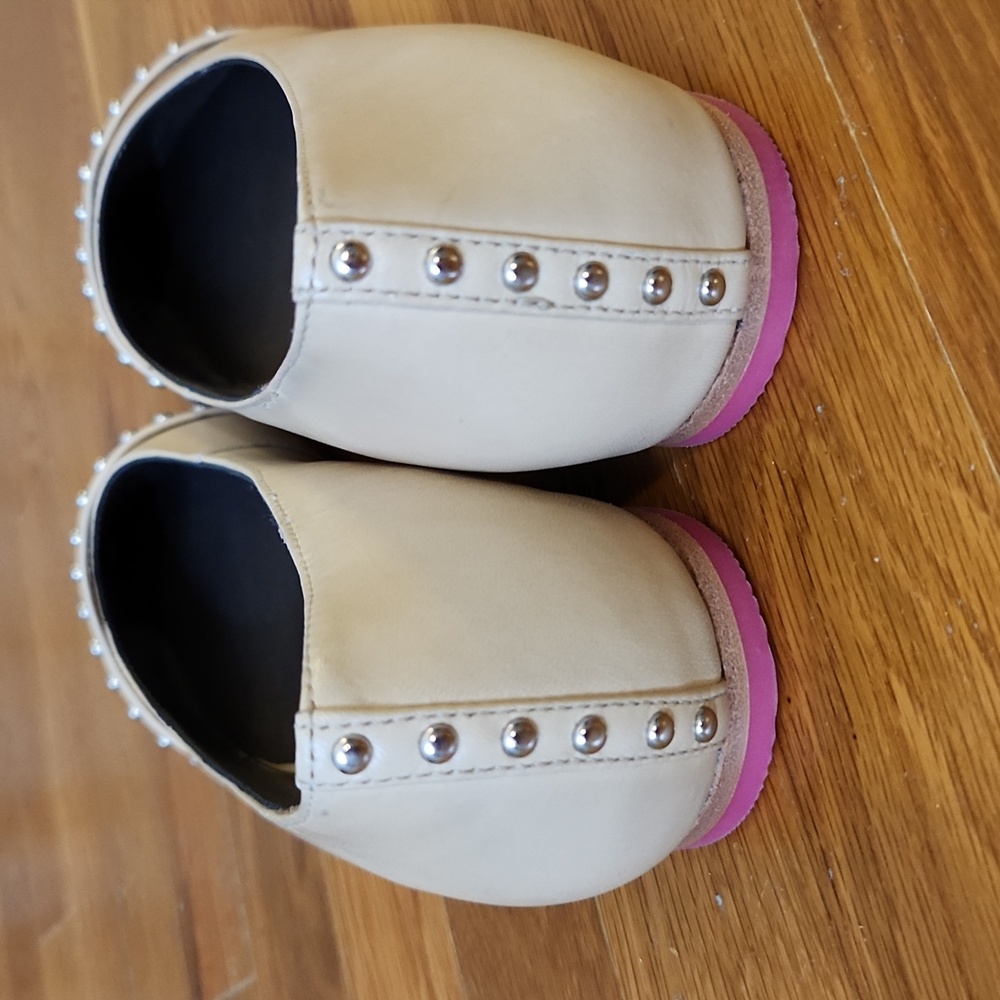 Claire Flowers Nude Leather Flats - Picture 8 of 12